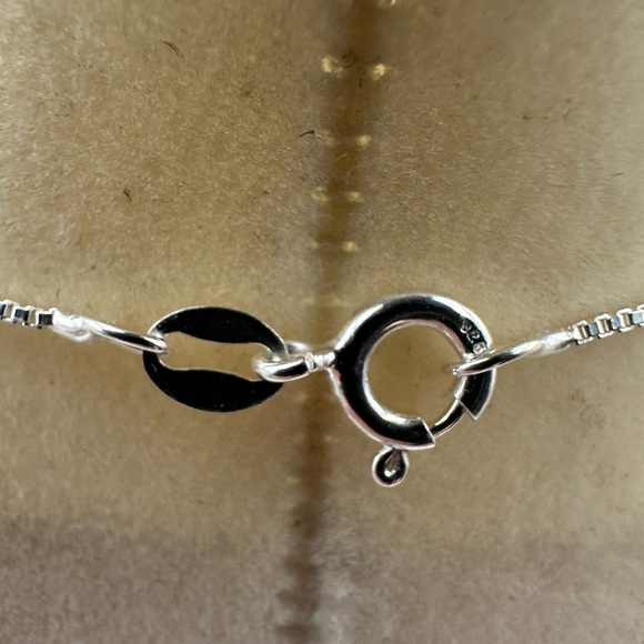 Oval Flower Agate Pendant Necklace - Picture 5 of 12